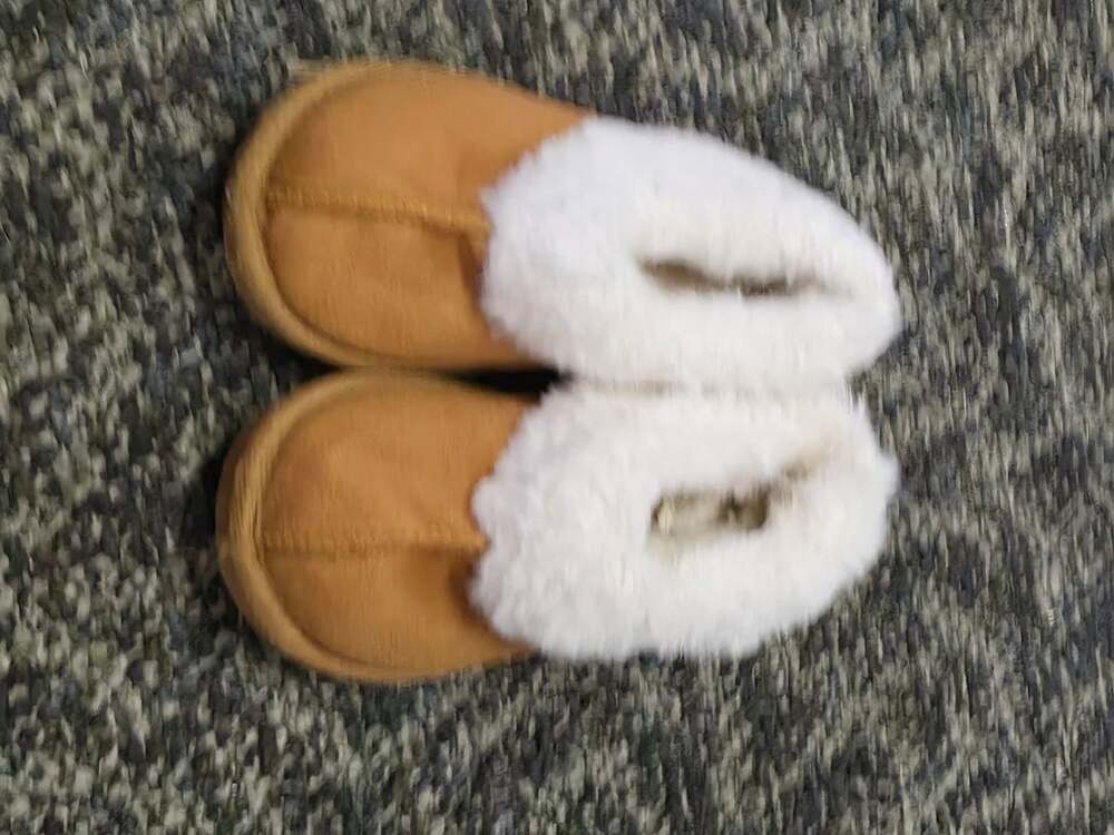 Wonder Nation Slippers Size 7-8 Brown White